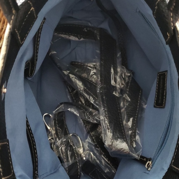 Dooney & Bourke handbag - Picture 7 of 8